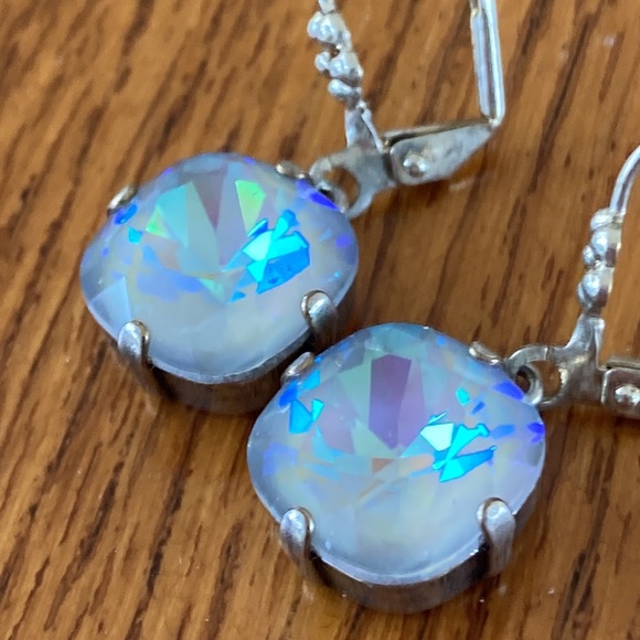 New Swarovski Crystal Earring Beige Gray Neutral w a Bluish Pink Shimmer… - Picture 3 of 4